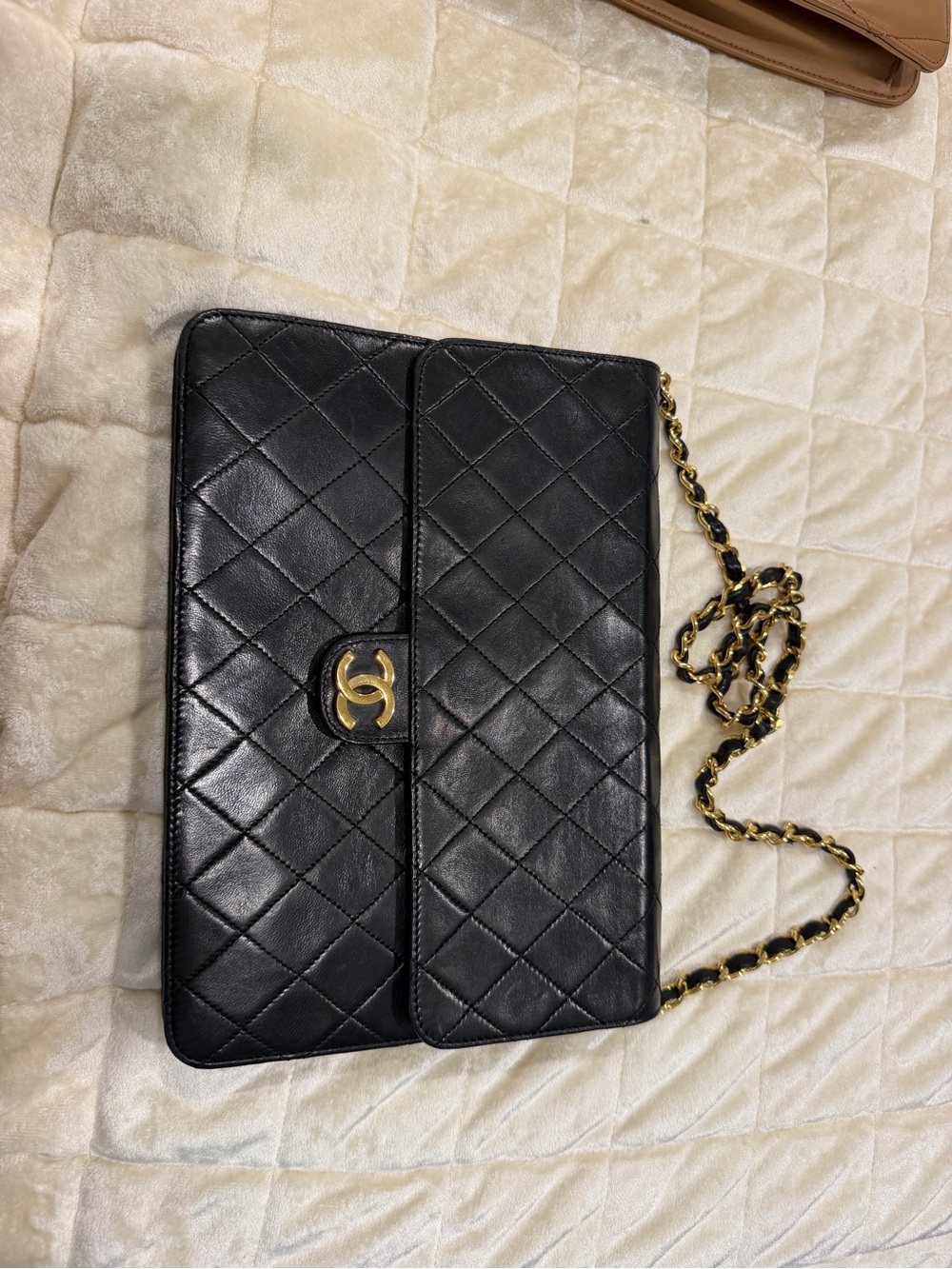 CHANEL Black Quilted Lambskin Shoulder Bag with Gold Chain